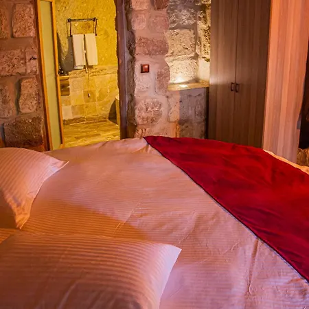 Bed & Breakfast Junior Ottoman Cave