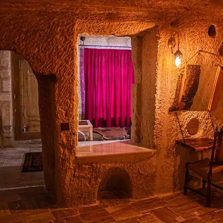 Junior Ottoman Cave * Urgup