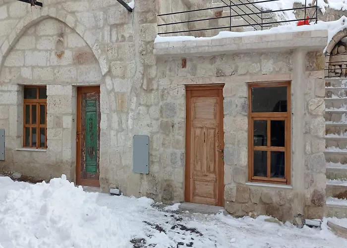 Junior Ottoman Cave 3*