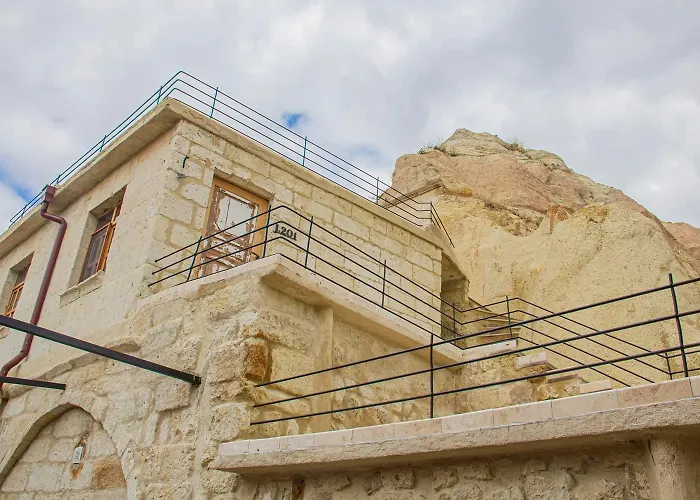 Junior Ottoman Cave 3*