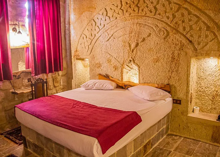 Junior Ottoman Cave 3*