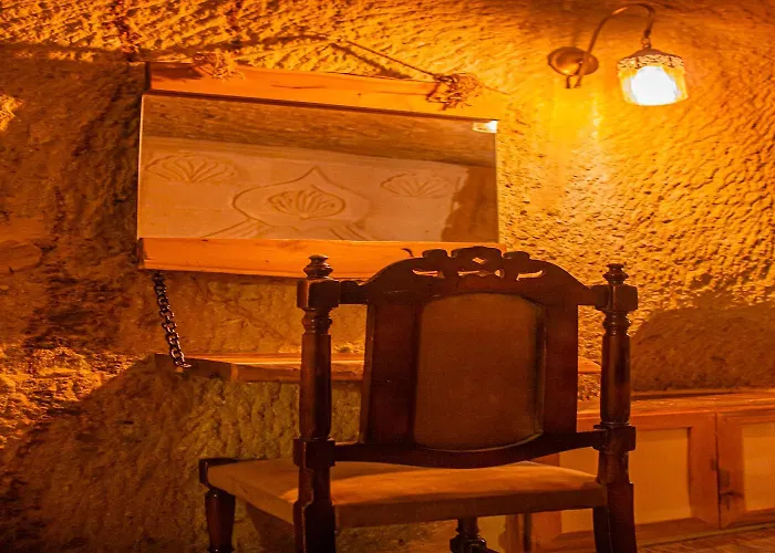 Junior Ottoman Cave 3*